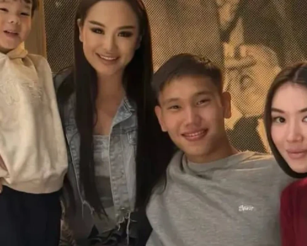 Порно әйелдер еркектерді атады