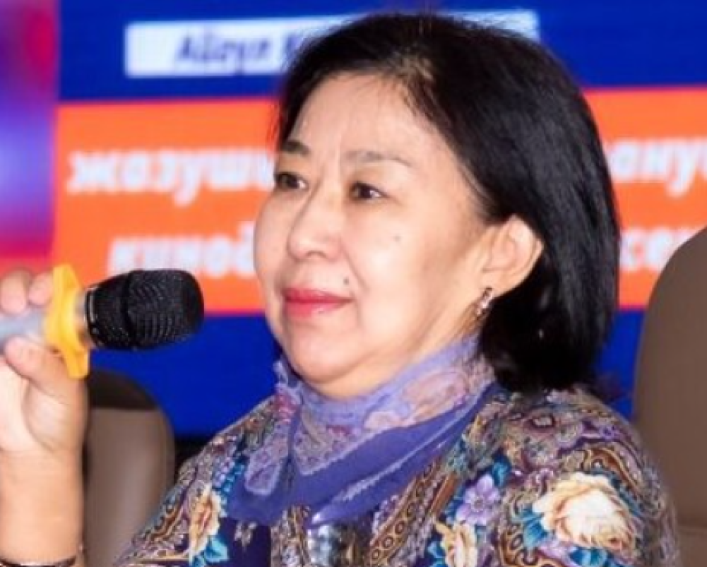 Менің сиськиімді арқама тартты