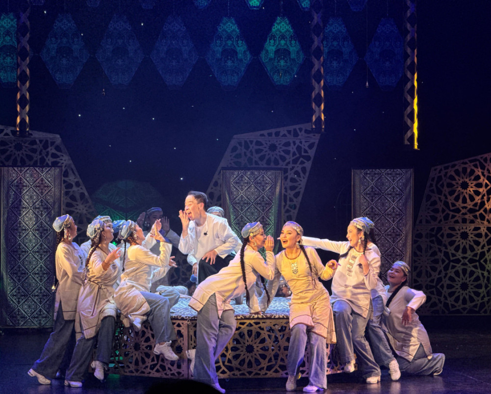 Үлкен әтештермен жүкті порно