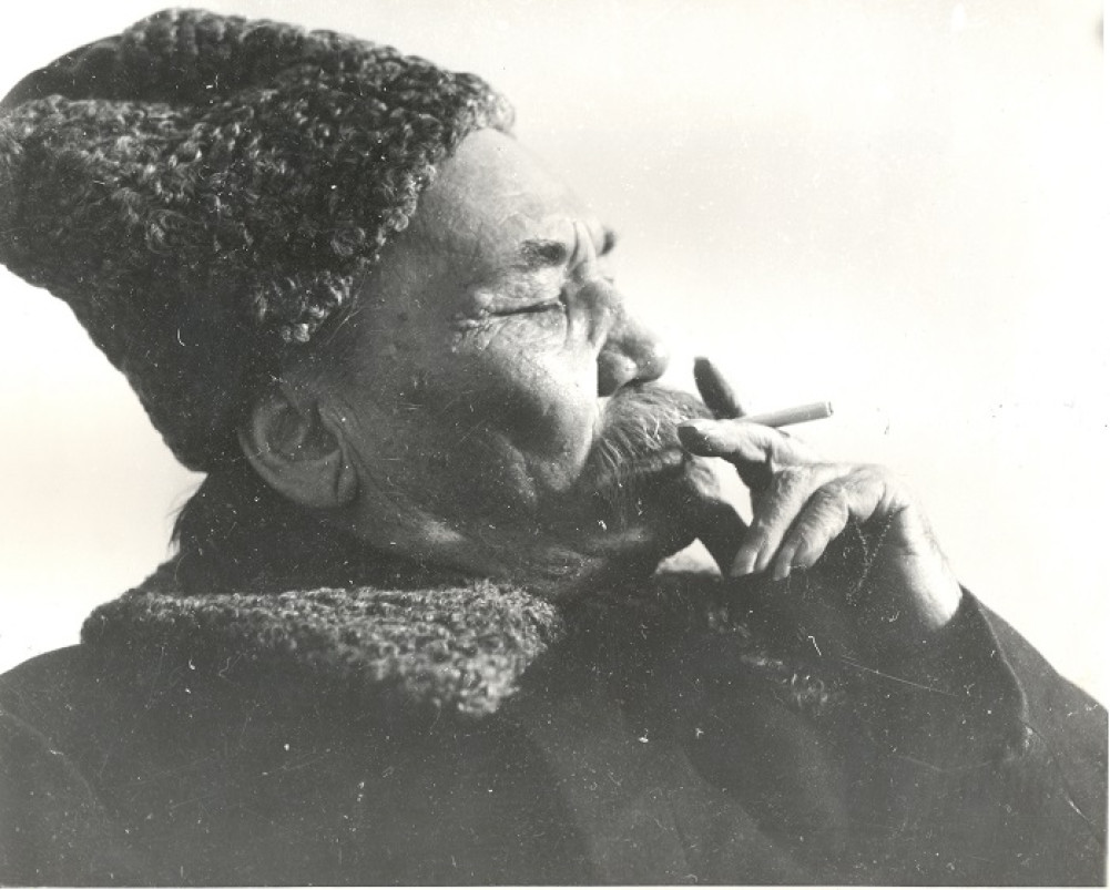 Настяның қызғылт трусикидегі порно фотосы