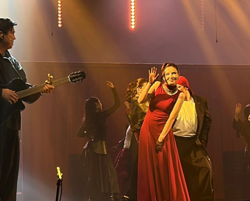 Құлды кастрациялаған қожайынның порно видеосы