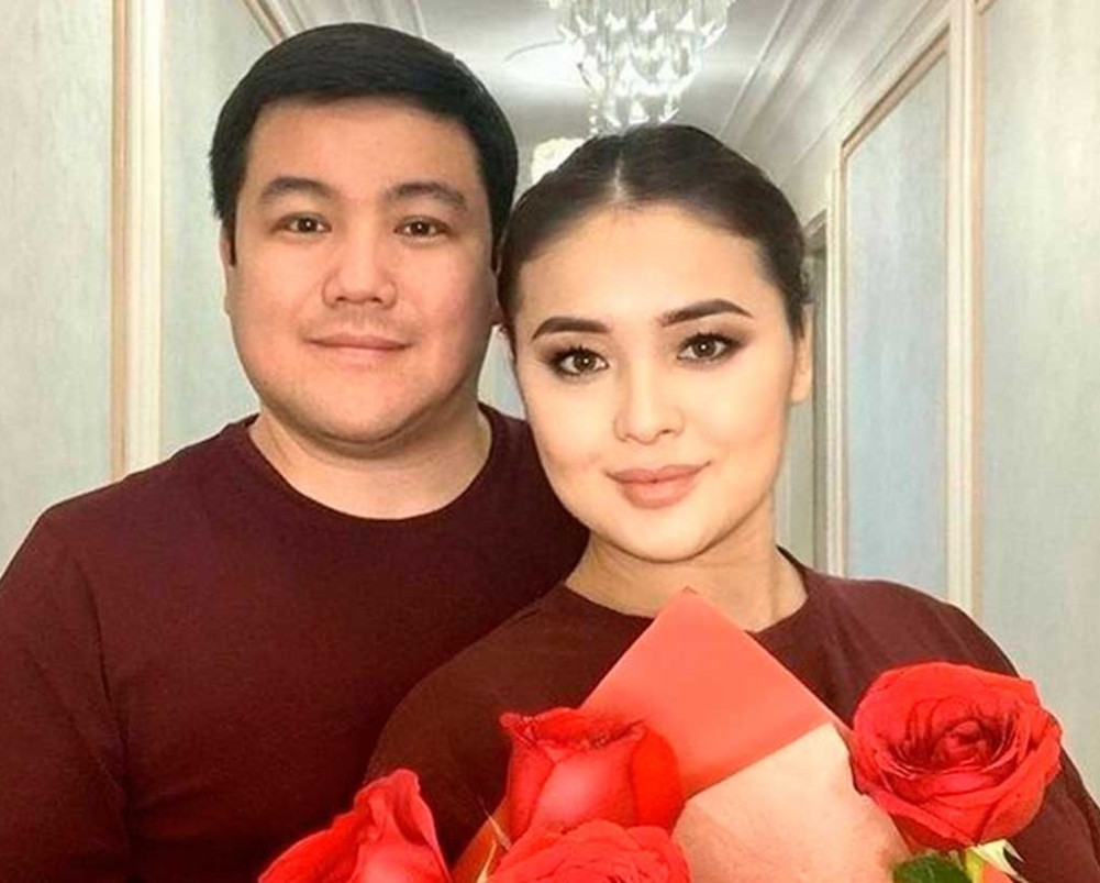 Анальды секспен айналысатын әдемі қыздардың фотосуреттері